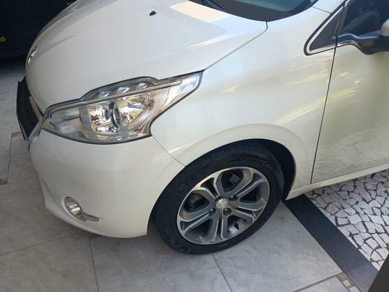 PEUGEOT 208 1.6 GRIFFE 16V FLEX 4P AUTOMÁTICO